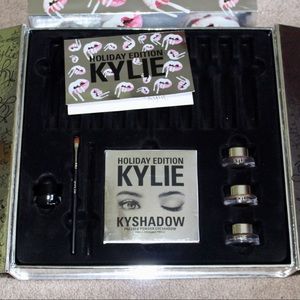 Kylie Cosmetics Holiday Box Bundle